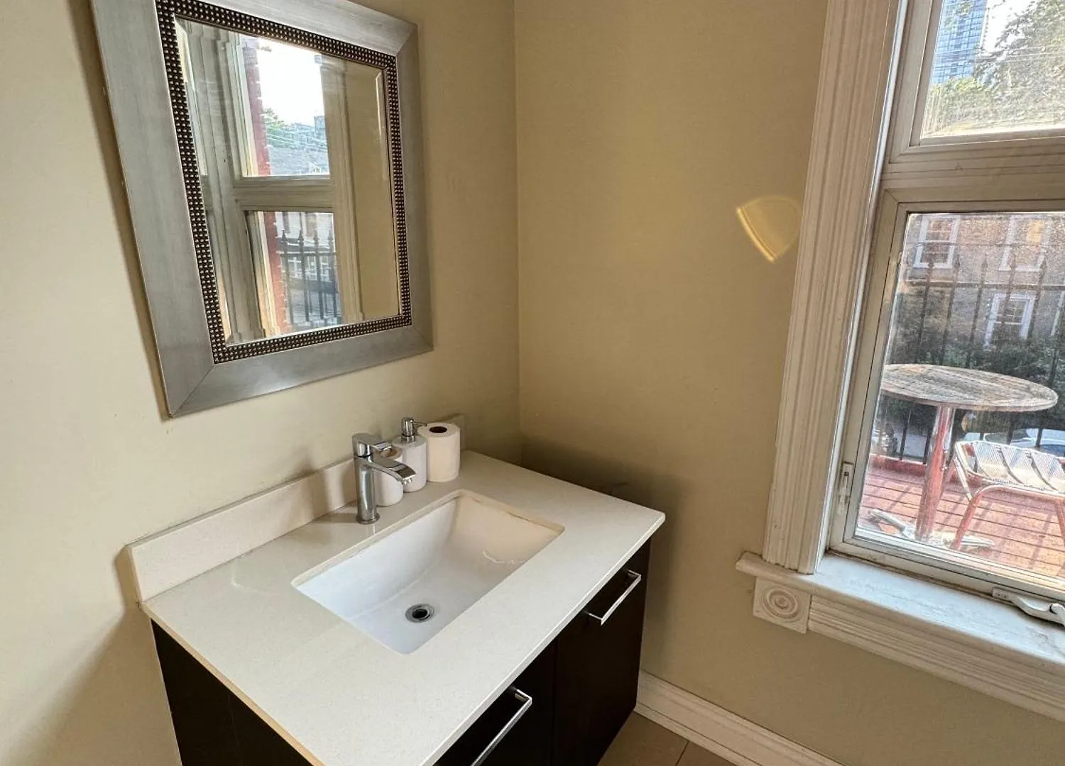 Guest house Spacious Townhouse Close To Dundas Square! Toronto Canada
